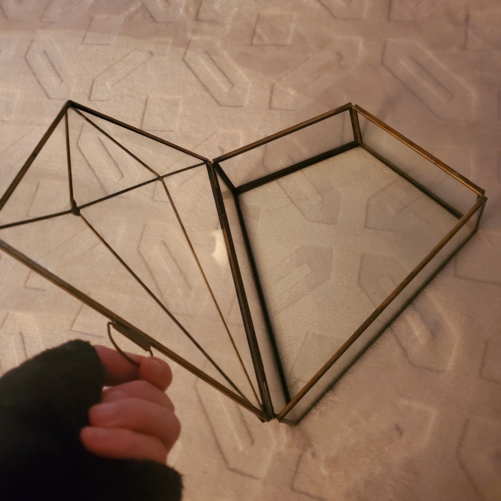 Diamond shaped glass jewelry box ✨️